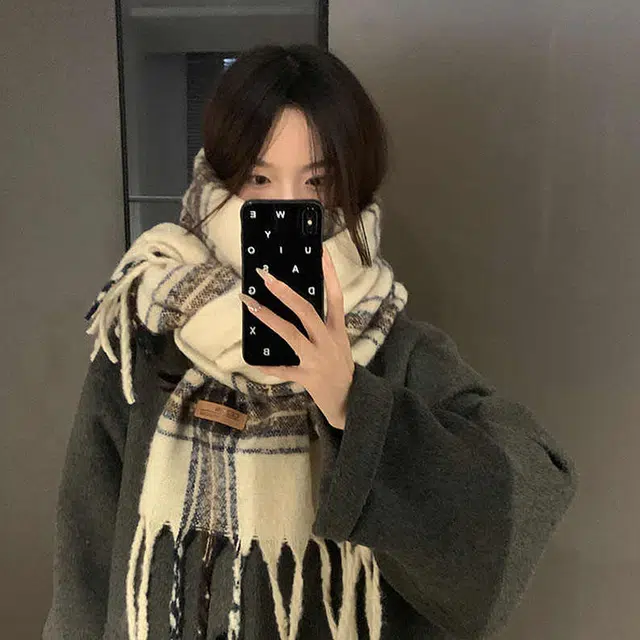 雅鹿 韩版马海毛条纹格子保暖加厚两用披肩秋冬季高级感学生复古百搭毛绒围脖 聚酯纤维 绒线围巾 男女同款情侣款 礼盒装