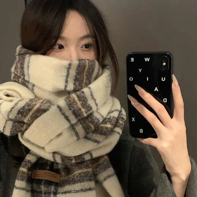 雅鹿 韩版马海毛条纹格子保暖加厚两用披肩秋冬季高级感学生复古百搭毛绒围脖 聚酯纤维 绒线围巾 男女同款情侣款 礼盒装