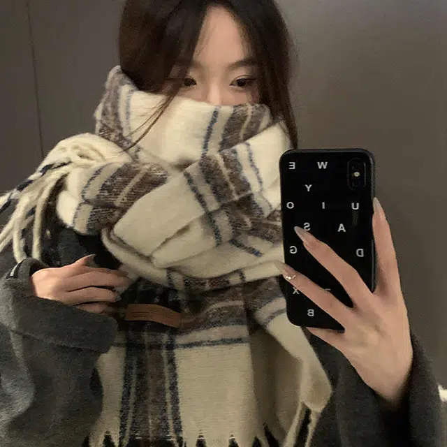 雅鹿 韩版马海毛条纹格子保暖加厚两用披肩秋冬季高级感学生复古百搭毛绒围脖 聚酯纤维 绒线围巾 男女同款情侣款 礼盒装