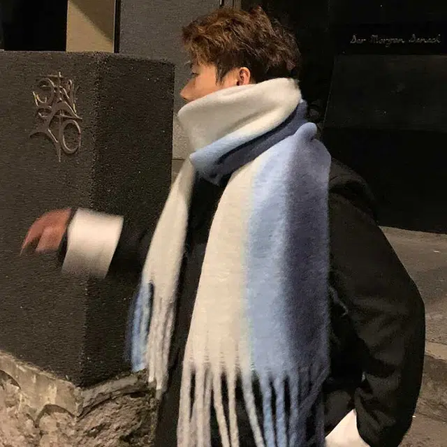 雅鹿 秋冬季日系温柔彩虹毛球马海毛加厚保暖显白流苏披肩户外出行防寒护颈格子毛绒围脖 聚酯纤维 绒线围巾 男女同款情侣款 礼盒装