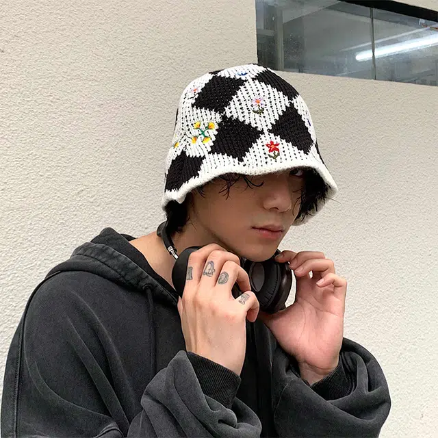 雅鹿 日系刺绣花朵菱形格子保暖百搭显脸小 聚酯纤维 渔夫帽 男女同款情侣款