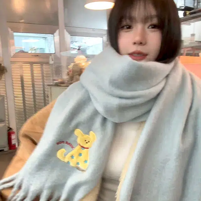 雅鹿 卡通可爱小狗保暖加厚显白流苏针织围脖秋冬季高级感复古百搭学生防寒护颈毛绒披肩 涤纶 绒线围巾 男女同款情侣款 礼盒装