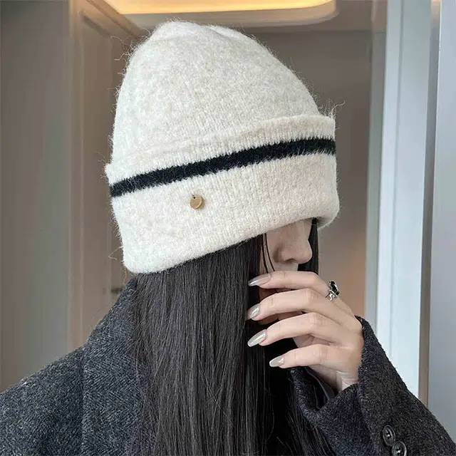 雅鹿 秋冬季纯色条纹边扣子针织毛线帽户外骑车保暖加厚防寒百搭学生显脸小套头帽 聚酯纤维 绒线帽 男女同款情侣款 礼盒装