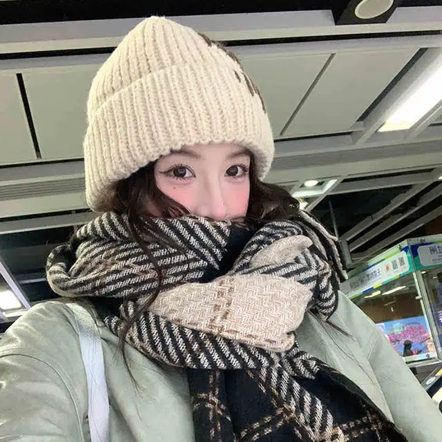 雅鹿 秋冬季撞色毛线针织帽保暖加厚防冻编织学生户外骑车百搭大头围显脸小套头帽 聚酯纤维 绒线帽 男女同款情侣款 礼盒装