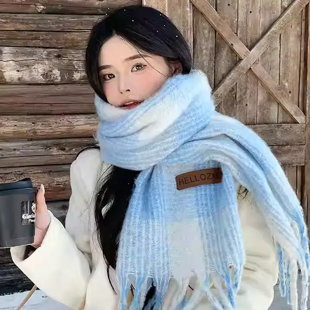 雅鹿 秋冬季韩版氛围感马海毛保暖加厚显白流苏两用披肩户外防寒护颈软糯百搭学生毛绒围脖 聚酯纤维 绒线围巾 男女同款情侣款 礼盒装