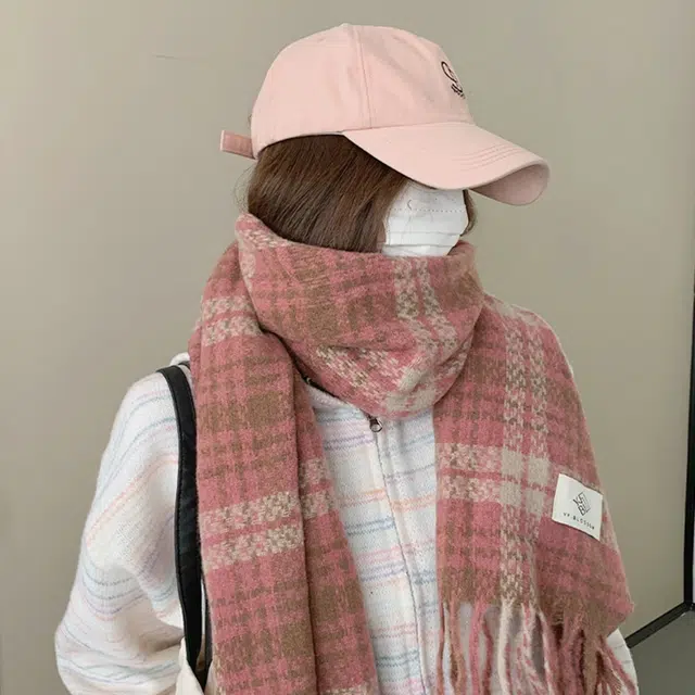 雅鹿 甜美小清新树莓粉格子氛围感显白柔软流苏披肩秋冬季保暖加厚防寒百搭少女心围脖 聚酯纤维 绒线围巾 女款 礼盒装