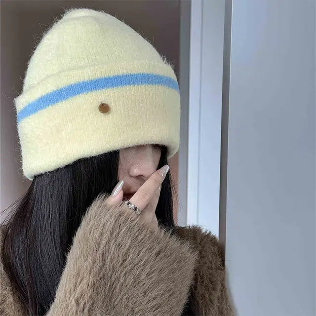雅鹿 秋冬季纯色条纹边扣子针织毛线帽户外骑车保暖加厚防寒百搭学生显脸小套头帽 聚酯纤维 绒线帽 男女同款情侣款 礼盒装