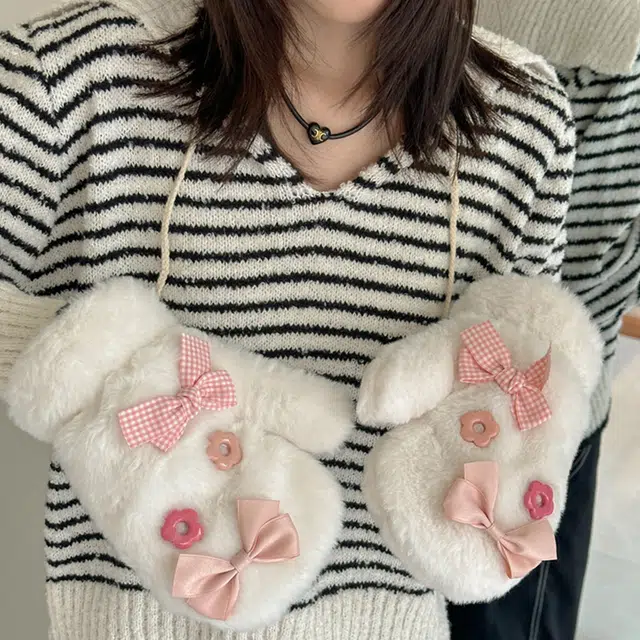 雅鹿 可爱少女花朵毛绒绒蝴蝶结冬季保暖加绒加厚防风挂脖骑车百搭学生户外骑车旅游出行毛绒 腈纶 绒线手套 女款
