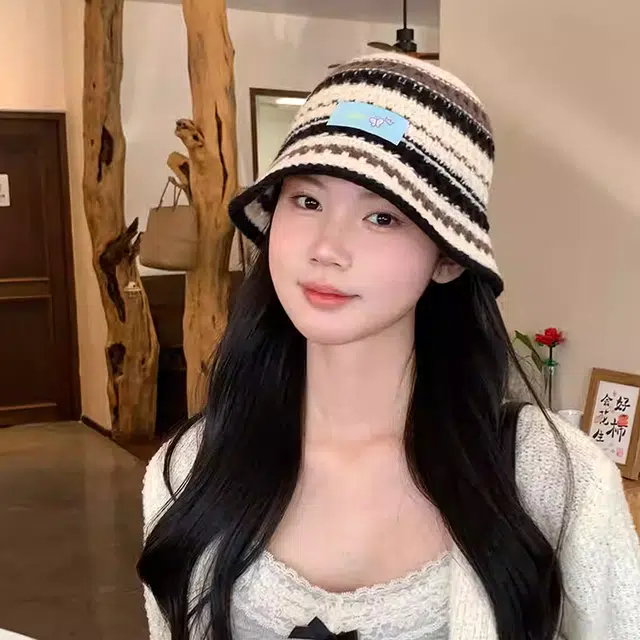 雅鹿 多巴胺新款彩色条纹针织帽秋冬季蝴蝶标百搭保暖水桶帽学生百搭显脸小盆帽 聚酯纤维 渔夫帽 男女同款情侣款 礼盒装