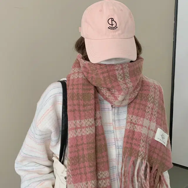 雅鹿 甜美小清新树莓粉格子氛围感显白柔软流苏披肩秋冬季保暖加厚防寒百搭少女心围脖 聚酯纤维 绒线围巾 女款 礼盒装