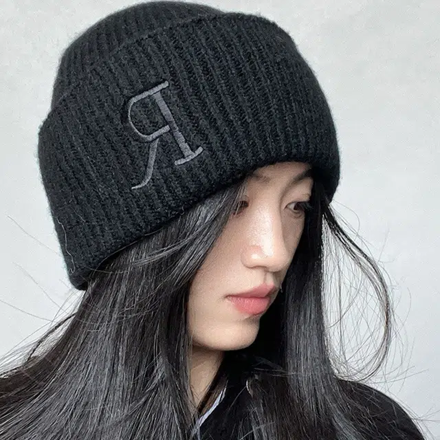 R