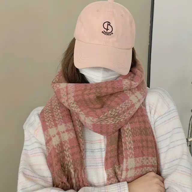 雅鹿 甜美小清新树莓粉格子氛围感显白柔软流苏披肩秋冬季保暖加厚防寒百搭少女心围脖 聚酯纤维 绒线围巾 女款 礼盒装