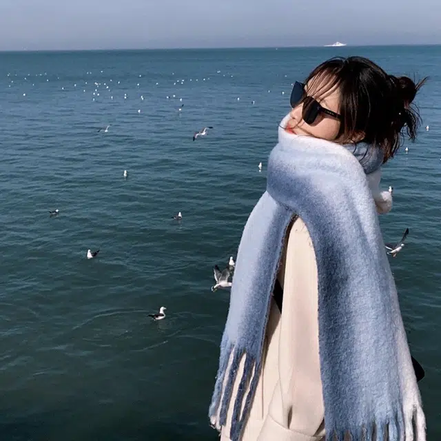 雅鹿 秋冬季日系温柔彩虹毛球马海毛加厚保暖显白流苏披肩户外出行防寒护颈格子毛绒围脖 聚酯纤维 绒线围巾 男女同款情侣款 礼盒装