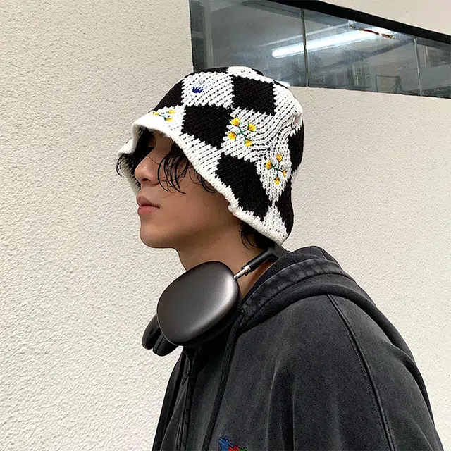 雅鹿 日系刺绣花朵菱形格子保暖百搭显脸小 聚酯纤维 渔夫帽 男女同款情侣款