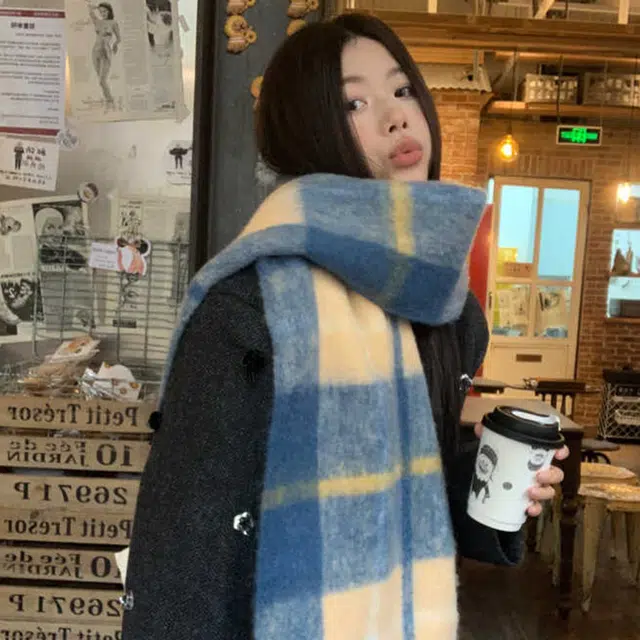 雅鹿 海盐布丁蓝黄羊毛格子保暖加厚显白两用披肩冬季防寒护颈百搭氛围感学生毛绒围脖 聚酯纤维 绒线围巾 男女同款情侣款 礼盒装