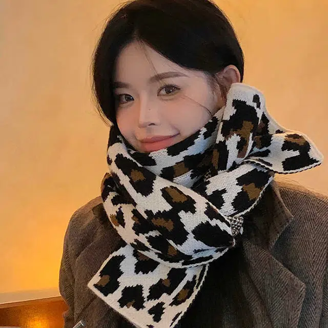 雅鹿 秋冬季豹纹针织毛线保暖加厚户外出行防寒护颈羊毛混纺气质百搭学生毛绒围脖 聚酯纤维 绒线围巾 男女同款情侣款 礼盒装