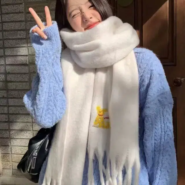 雅鹿 卡通可爱小狗保暖加厚显白流苏针织围脖秋冬季高级感复古百搭学生防寒护颈毛绒披肩 涤纶 绒线围巾 男女同款情侣款 礼盒装