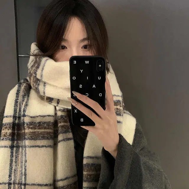雅鹿 韩版马海毛条纹格子保暖加厚两用披肩秋冬季高级感学生复古百搭毛绒围脖 聚酯纤维 绒线围巾 男女同款情侣款 礼盒装