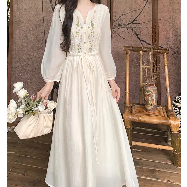 古莲菲 纯色复古重工花卉刺绣长袖连衣裙 女款 杏色