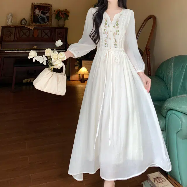 古莲菲 纯色复古重工花卉刺绣长袖连衣裙 女款 杏色