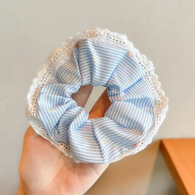 前方大荒野 蓝白蕾丝大肠圈镂空裙边清新文雅温柔迷人法式日常百搭马尾辫#好运 棉麻 发圈 女款