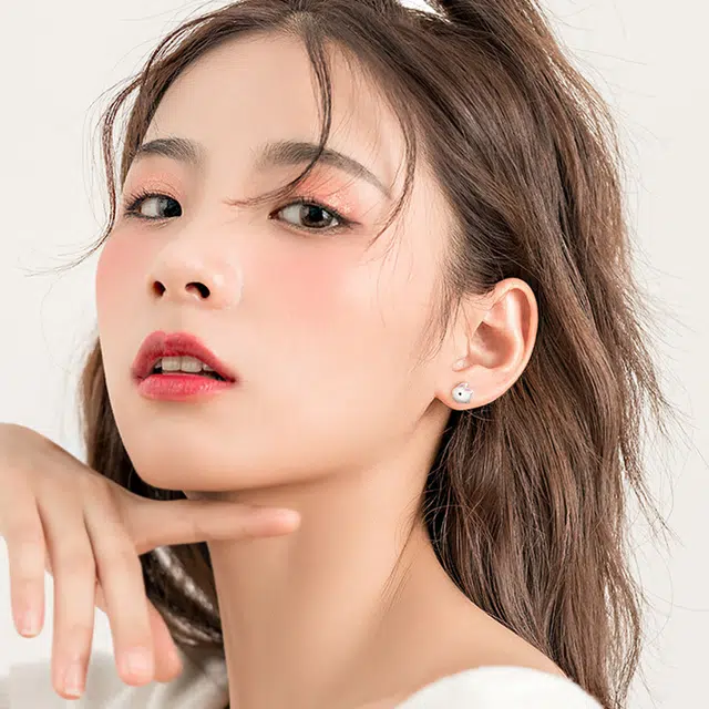 前方大荒野 拉丝可爱小兔耳饰萌趣卡通风格兔子甜美小清新时尚小众设计日常通勤休闲百搭精致时髦气质 合金 耳钉 女款