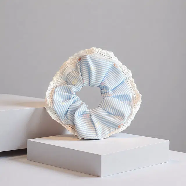 前方大荒野 蓝白蕾丝大肠圈镂空裙边清新文雅温柔迷人法式日常百搭马尾辫#好运 棉麻 发圈 女款