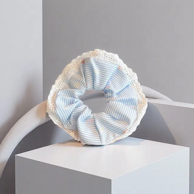 前方大荒野 蓝白蕾丝大肠圈镂空裙边清新文雅温柔迷人法式日常百搭马尾辫#好运 棉麻 发圈 女款