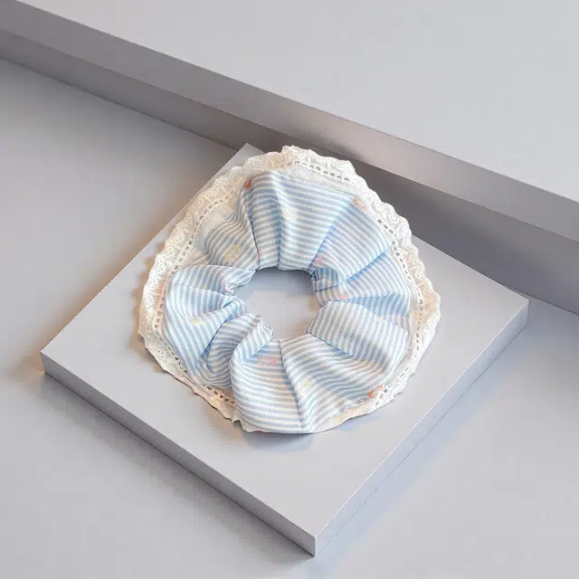 前方大荒野 蓝白蕾丝大肠圈镂空裙边清新文雅温柔迷人法式日常百搭马尾辫#好运 棉麻 发圈 女款