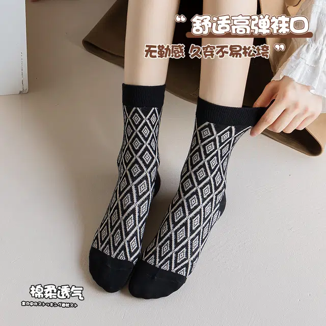 黛梦恋 复古菱格防臭吸汗中筒袜 女款