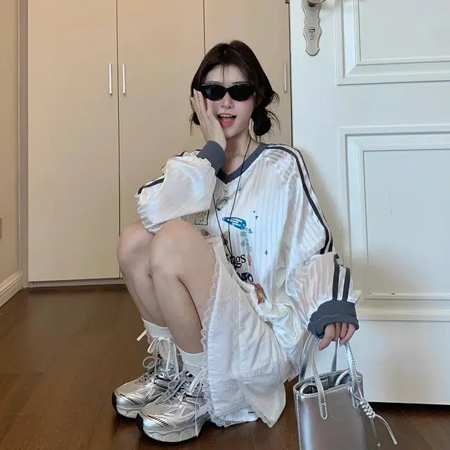 花蔓色 美式时尚休闲印花球衣可爱卡通长袖拼接插肩宽松卫衣 女款 白色 精美礼盒装
