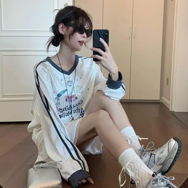 花蔓色 美式时尚休闲印花球衣可爱卡通长袖拼接插肩宽松卫衣 女款 白色 精美礼盒装