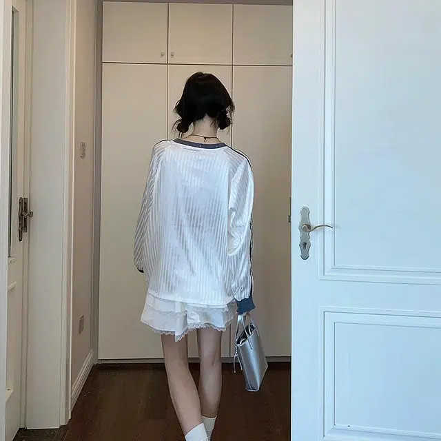 花蔓色 美式时尚休闲印花球衣可爱卡通长袖拼接插肩宽松卫衣 女款 白色 精美礼盒装