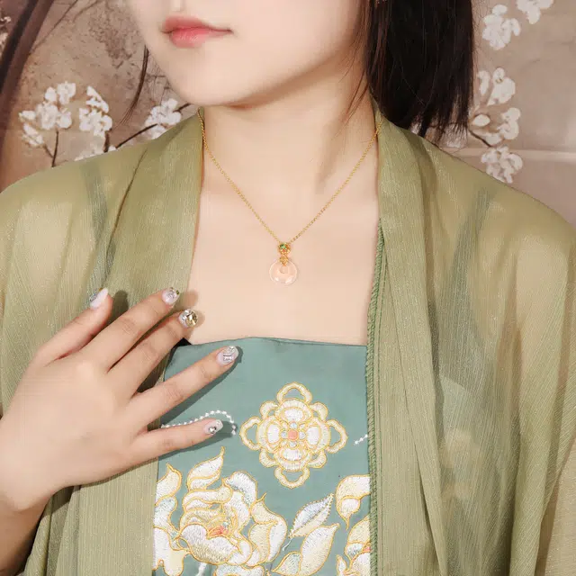 【有你竹够】 老凤祥 竹韵平安扣显白 新中式国风招财纳福 小众锁骨链 上岸百搭通勤#好运 玉髓 项链 女款