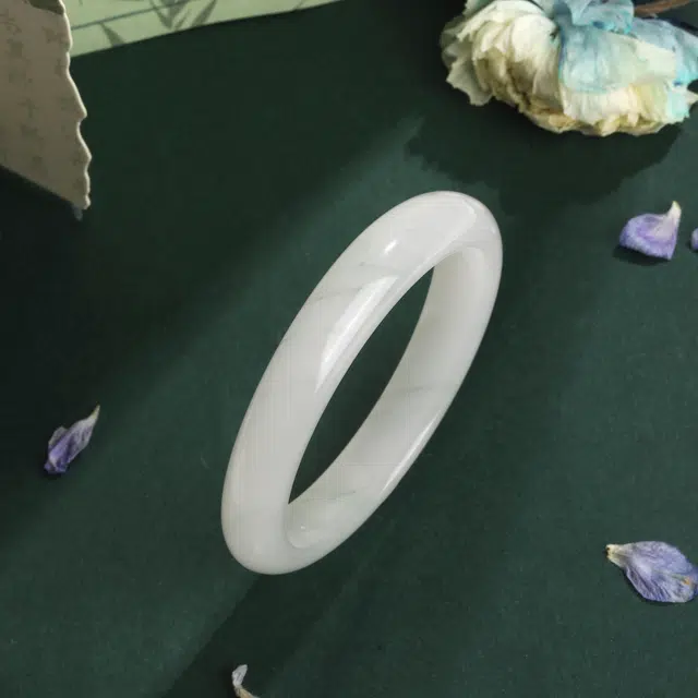 【甄选特级】 老凤祥 青山黛美人贵妃镯 宫廷风古典优雅 温润柔和 雅韵吉祥如意平安顺遂通勤百搭轻奢质感#好运 天山翠 手镯 女款