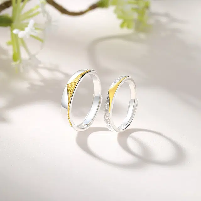 925