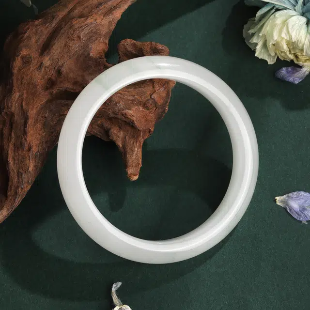 【甄选特级】 老凤祥 青山黛美人贵妃镯 宫廷风古典优雅 温润柔和 雅韵吉祥如意平安顺遂通勤百搭轻奢质感#好运 天山翠 手镯 女款