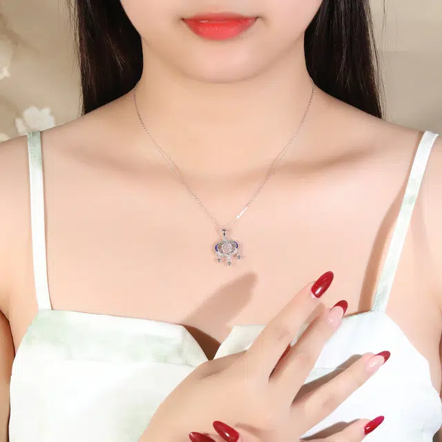 老凤祥 长命锁平安锁 新中式国风铃铛锁 一步一响平安轻奢小众 显气质高级#好运 玉髓 项链 女款
