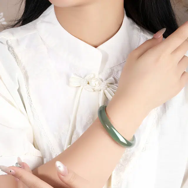 【甄选特级】 老凤祥 远山黛油青 温婉润玉卿卿可人 汉服旗袍国风古典雅韵百搭宫廷风 玉髓 手镯 女款