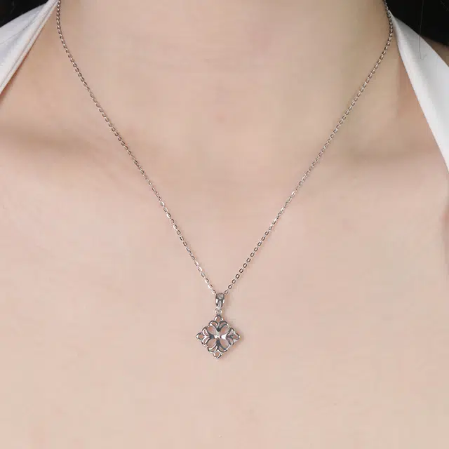 925