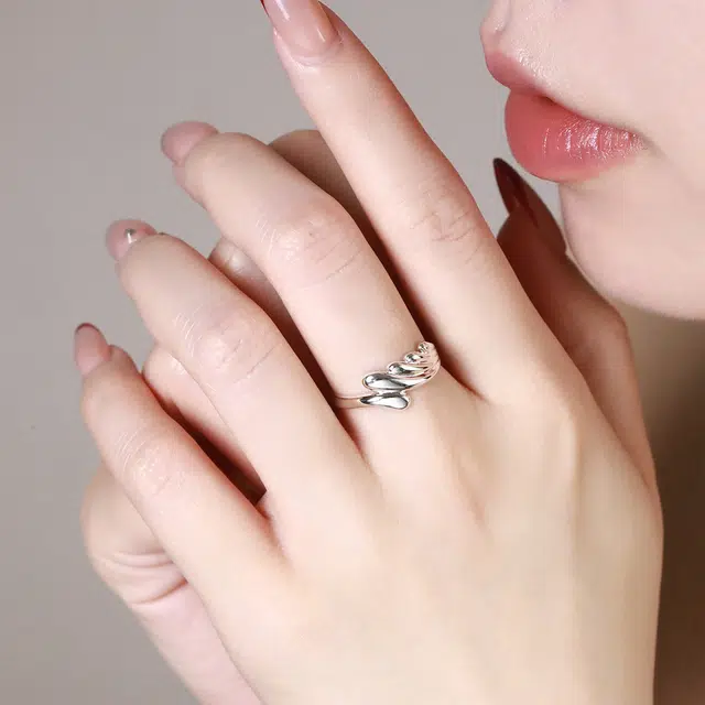 925