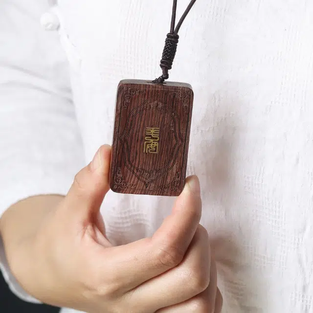 物㯖 新中式国潮百搭平安顺遂精工雕刻出街招财纳福 花梨木 挂件 男女同款情侣款