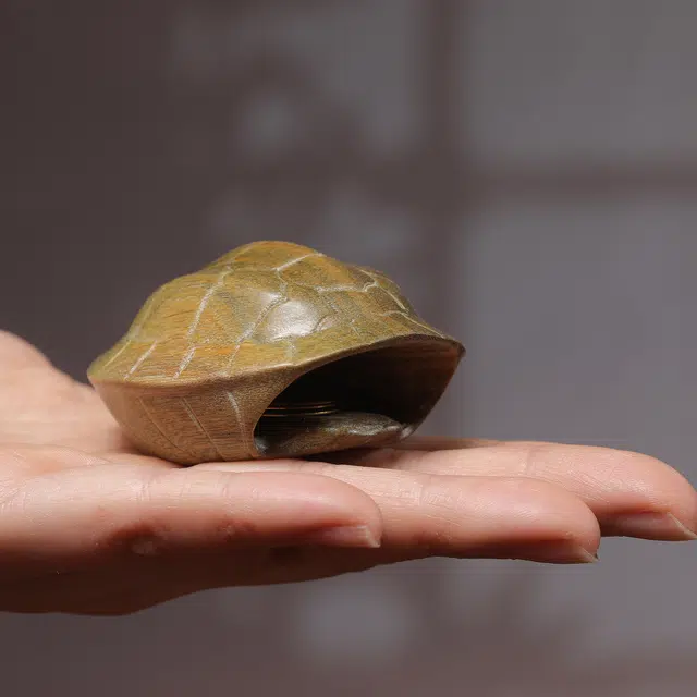 物㯖 新中式国潮复古文艺风轻奢高级随身携带茶宠盘玩文玩【摇钱龟】招财纳福财源广进万事如意 #好运 檀木 把件 男女同款情侣款