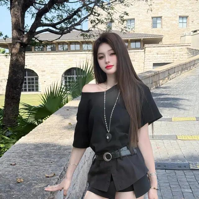 水中花 斜肩短袖别致独特露肩休闲短裙裙装套装 女款