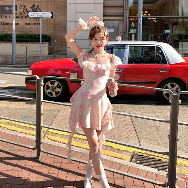 水中花 修身格子方领时尚百搭设计感吊带连衣裙 女款 图片色