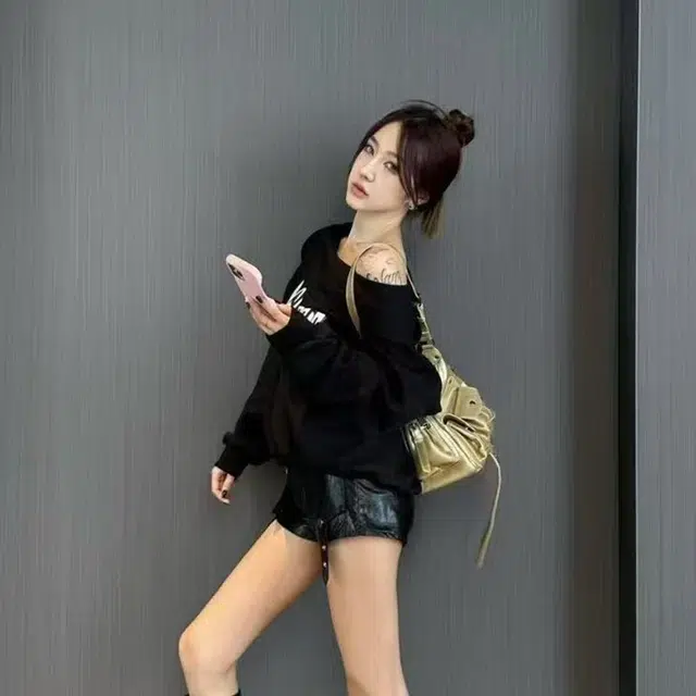水中花 时尚美式字母印花性感露肩宽松显瘦街头风卫衣 女款
