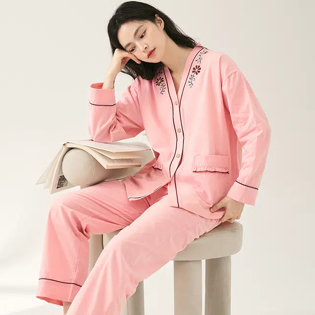 夏芬妍 简约舒适亲肤复古刺绣纯棉家居服休闲宽松长袖长裤可外穿春秋款睡衣套装 女款 粉色
