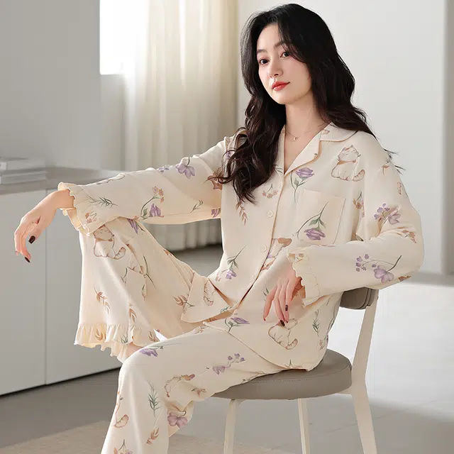 夏芬妍 休闲舒适简约高级感猫咪花朵叶子经典翻领开衫家居服宽松柔软亲肤长袖长裤可外穿睡衣套装 女款 杏色