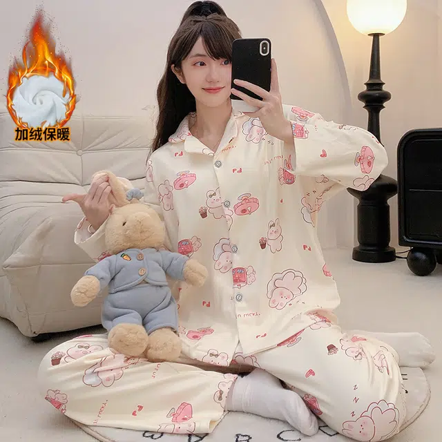 夏芬妍 舒适亲肤幸运兔满印德绒家居服加绒加厚保暖蓄温长袖长裤可外穿秋冬款睡衣礼盒 女款 杏色