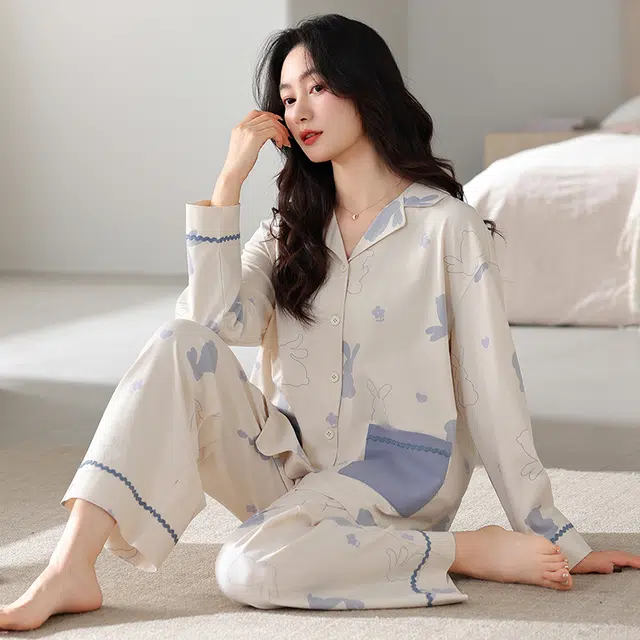 夏芬妍 休闲舒适简约高级感兔子花朵贴袋经典翻领开衫家居服宽松柔软亲肤长袖长裤可外穿睡衣套装 女款 杏色